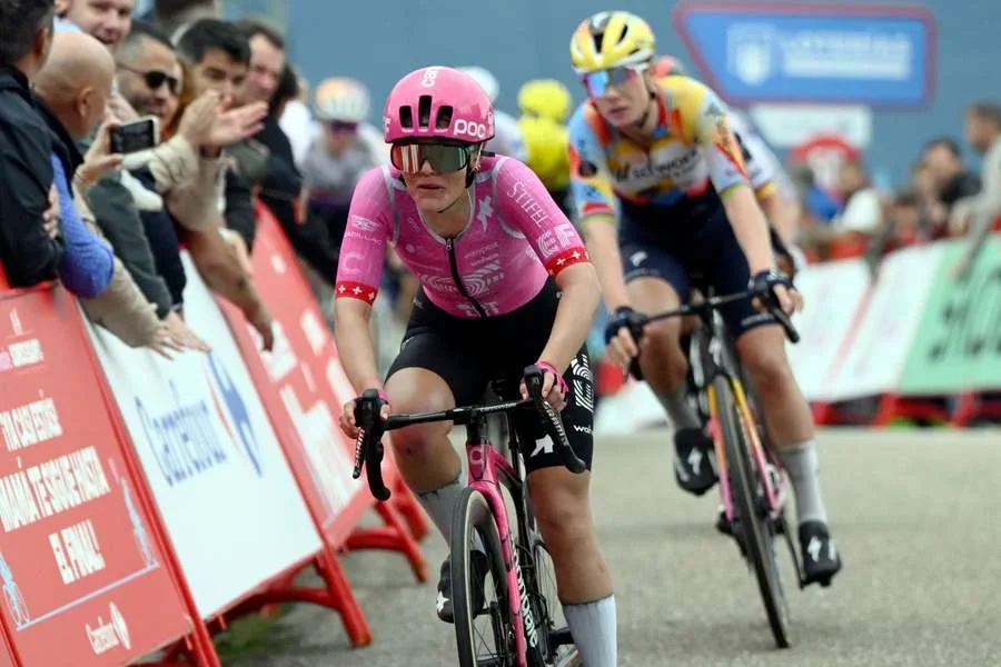 Lotte Kopecky reina en la cuarta etapa