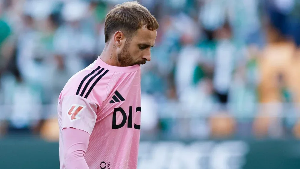 Aaron Escandell, portero del Oviedo